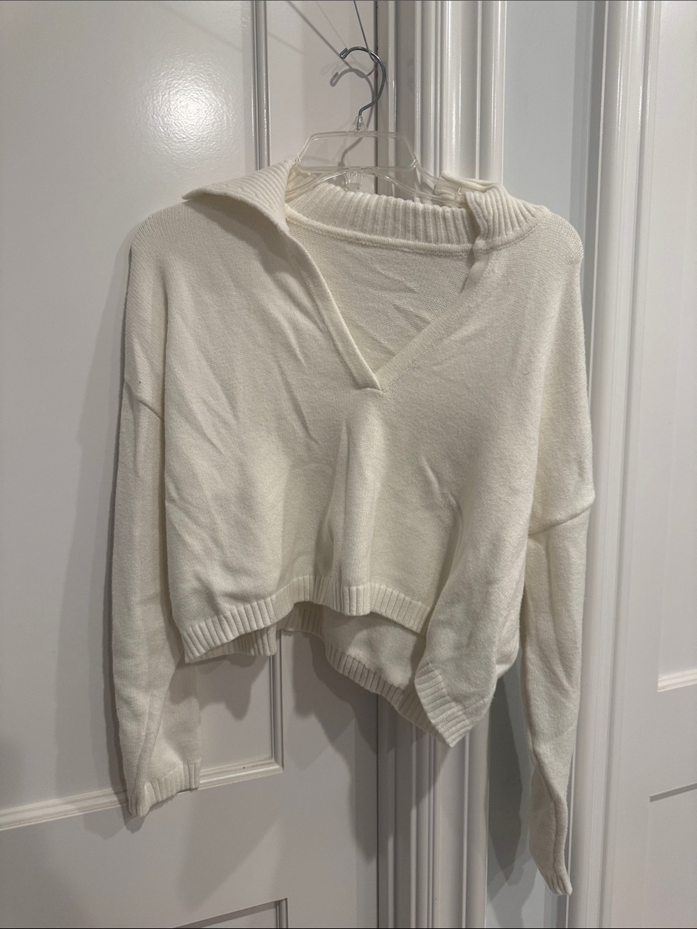 Edikted Cream V-Neck Cropped Sweater